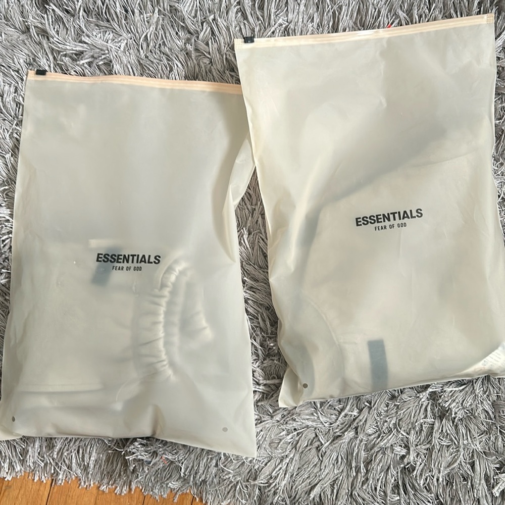 Brand New! Essentials Fear of God, unisex, toddler 6/7, jogging set.